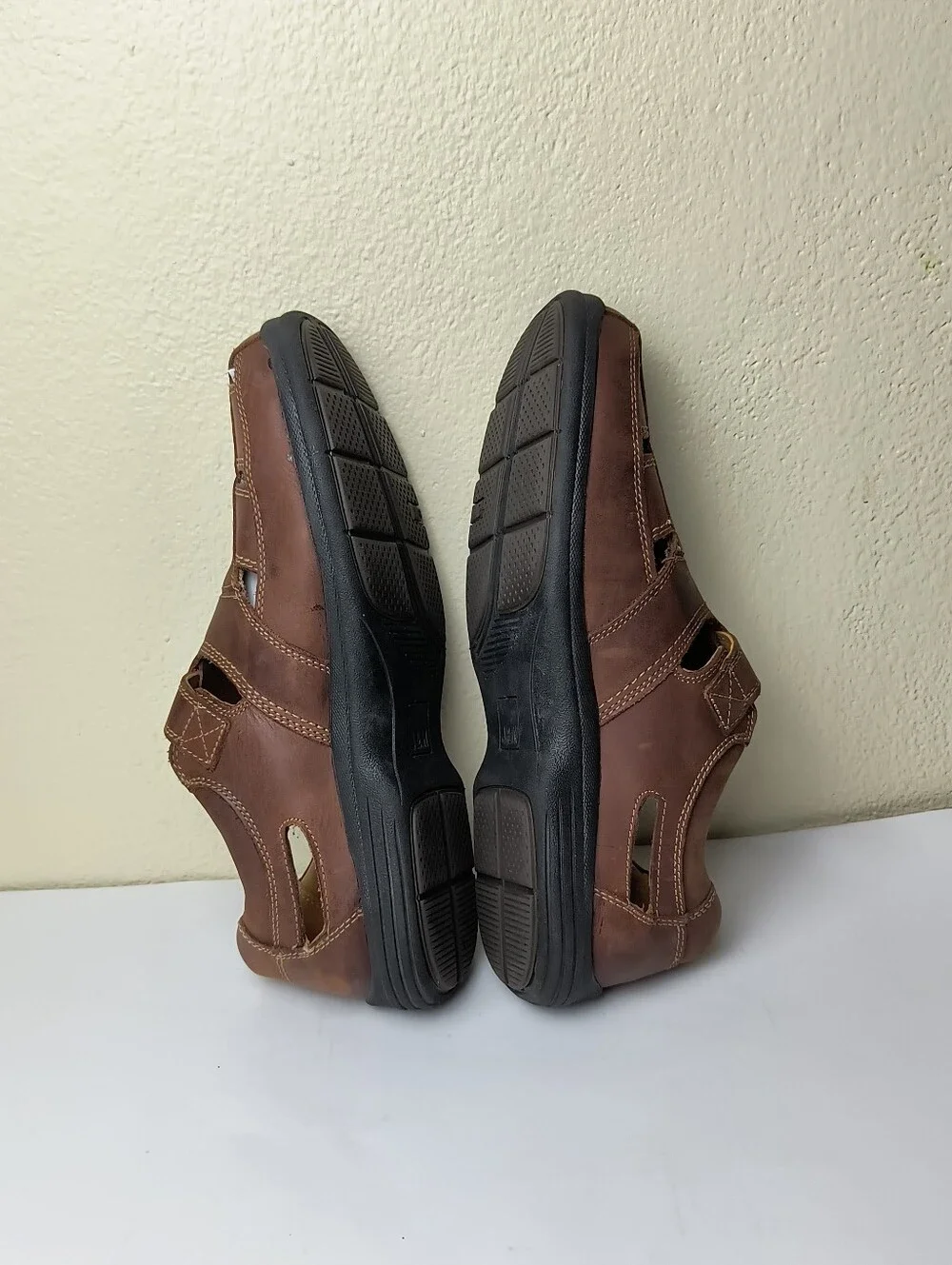J&M Men's Brown Leather Casual Fisherman Sandals with Cushioned Sole